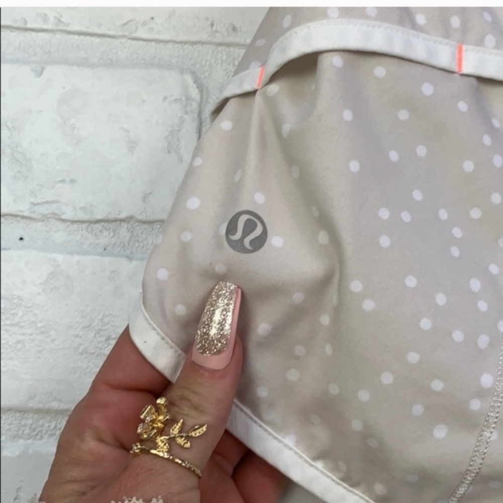 🍋Lululemon Speed Short! - Picture 4 of 8